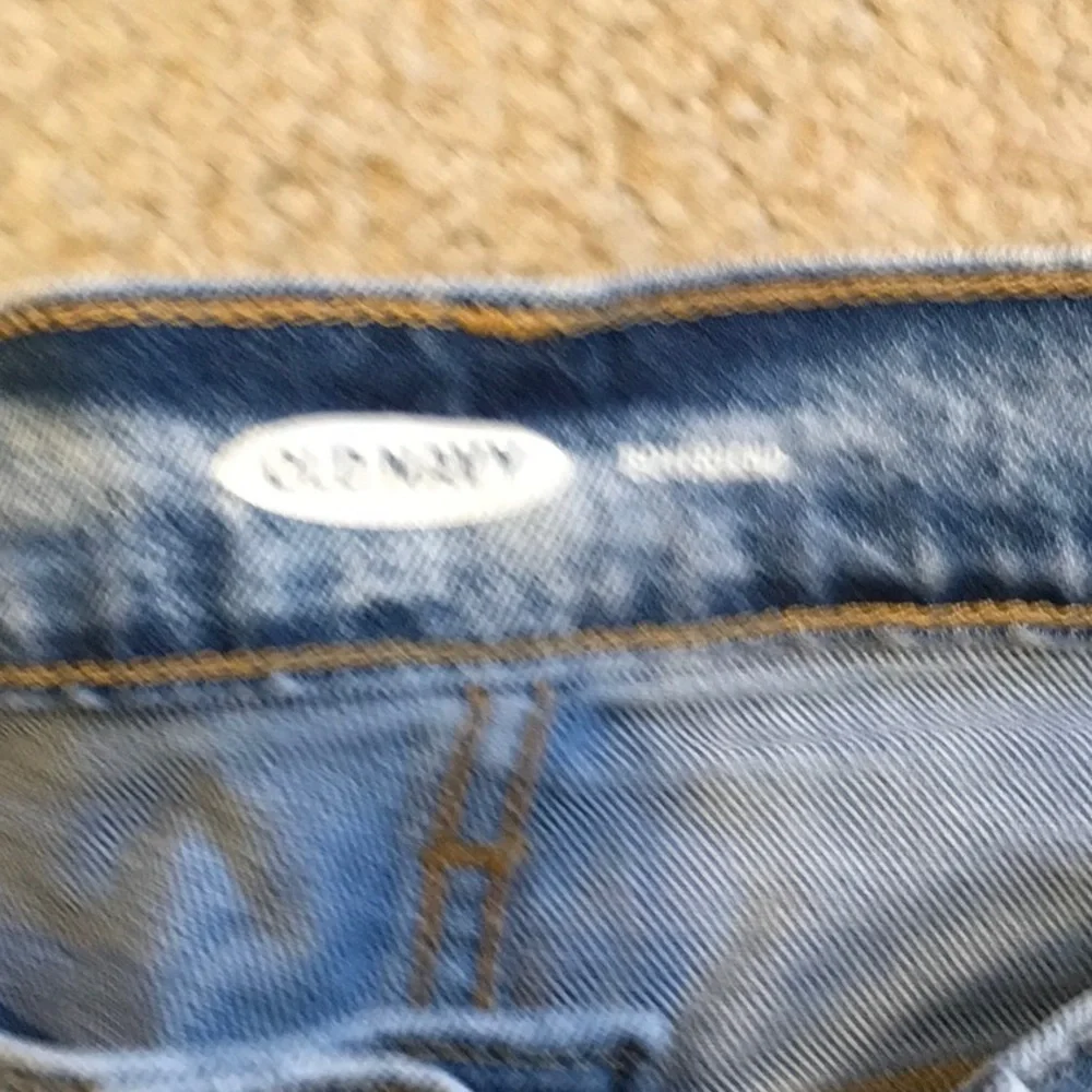 Old navy boyfriend shorts - Picture 3 of 4